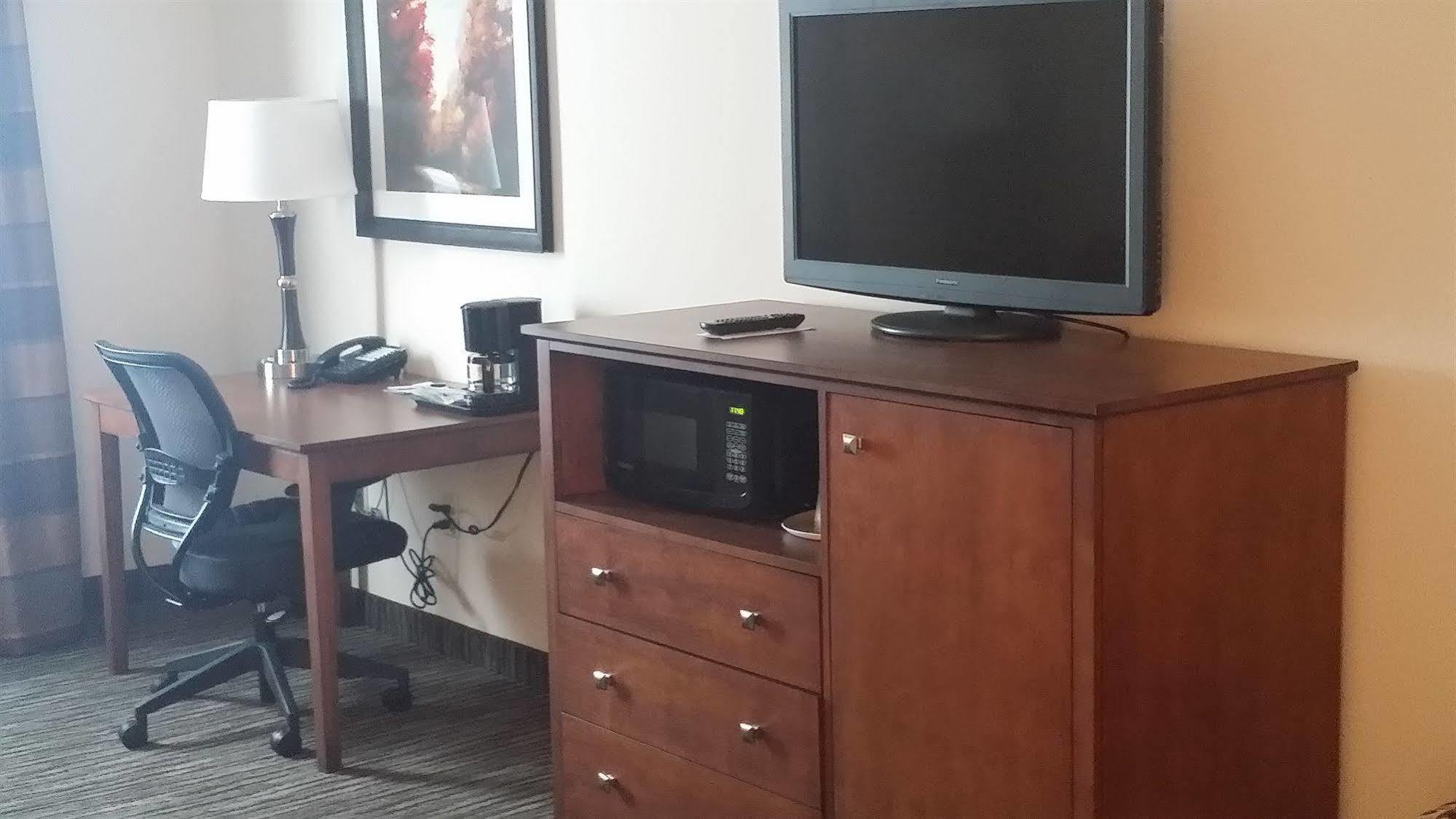 American Inn & Suites Parkers Prairie Bagian luar foto